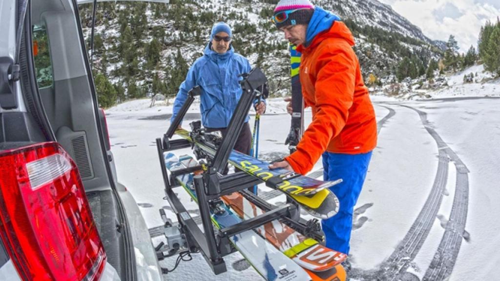Un portaesquís de Enganches Aragón.