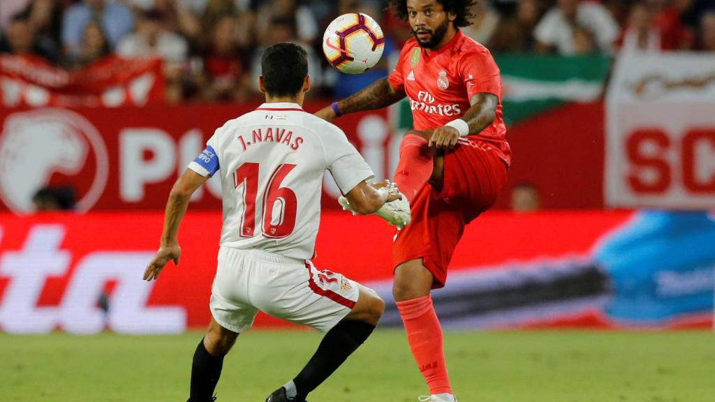 Marcelo presionado por Jesús Navas