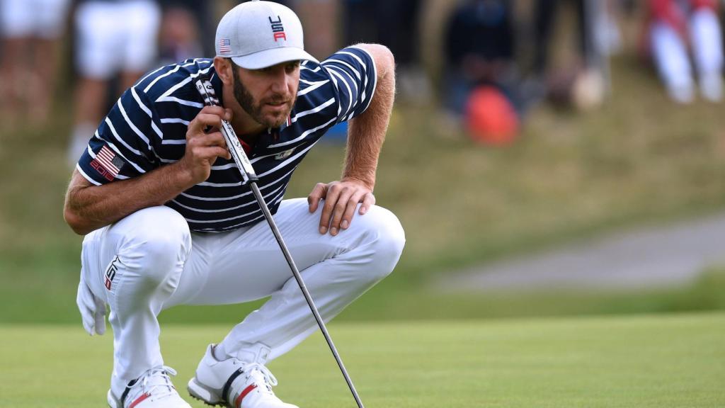 El estadounidense Dustin Johnson compite en la modalidad de cuatro bolas de la Ryder Cup 2018