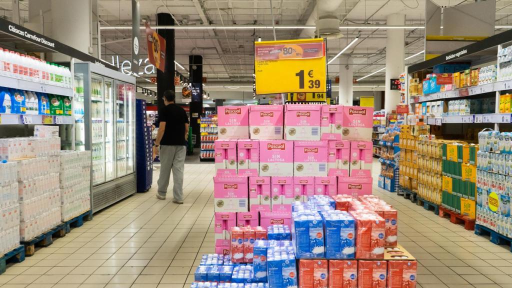 El avance de las bebidas puede percibirse ya en algunos supermercados, donde ocupan lineales enteros.