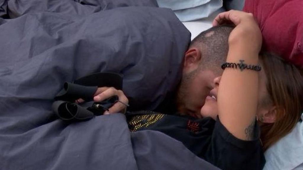 Omar Montes y Techi durante el 'edredoning'.