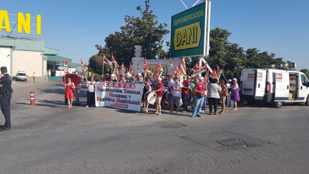 Me pedían recuperar el tiempo que empleaba en tomar agua o ir al servicio. Le prohibieron al personal y a los clientes que hablaran conmigo, explica un trabajador .