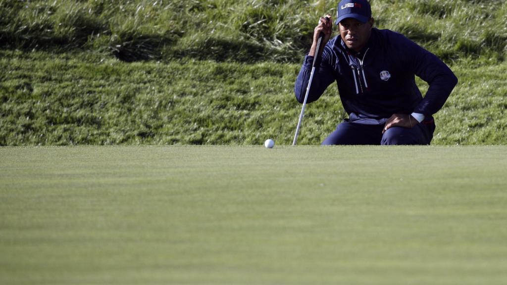 Tiger Woods durante el séptimo hoyo en la segunda jornada de la Ryder Cup