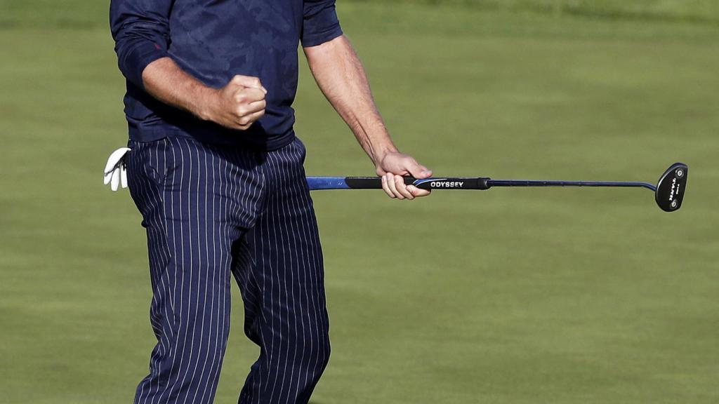 Webb Simpson celebra su punto en la Ryder Cup