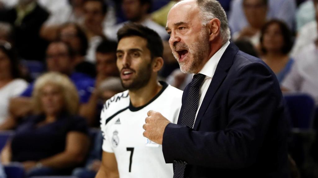 Pablo Laso dando órdenes a sus jugadores