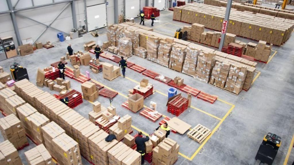 El interior de una planta de logística, en una imagen de archivo.