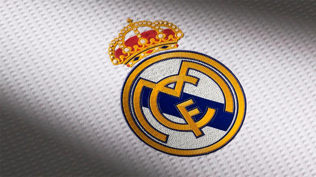 Camiseta con el escudo del Real Madrid