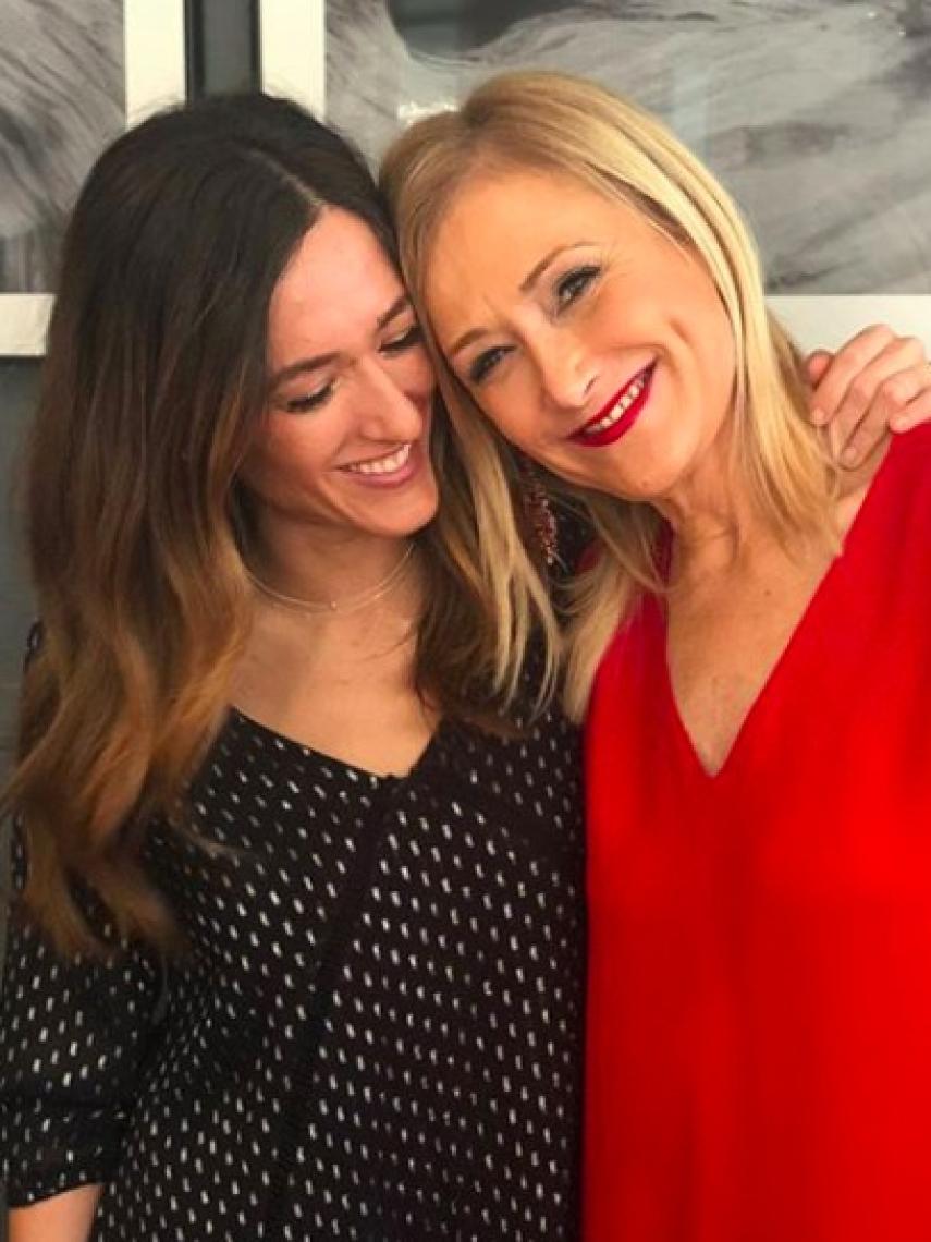 Cifuentes junto a su hija 'Titi'