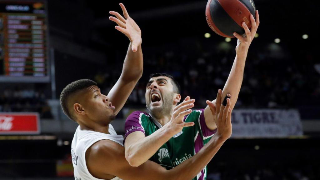 Tavares intenta taponar a Shermadini