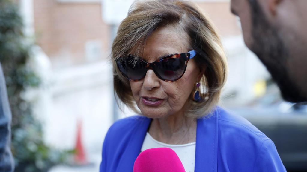 María Teresa Campos, en las puertas del hospital.