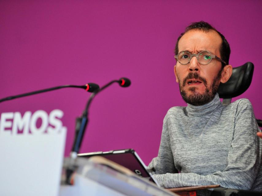 Echenique, en una rueda de prensa de Podemos