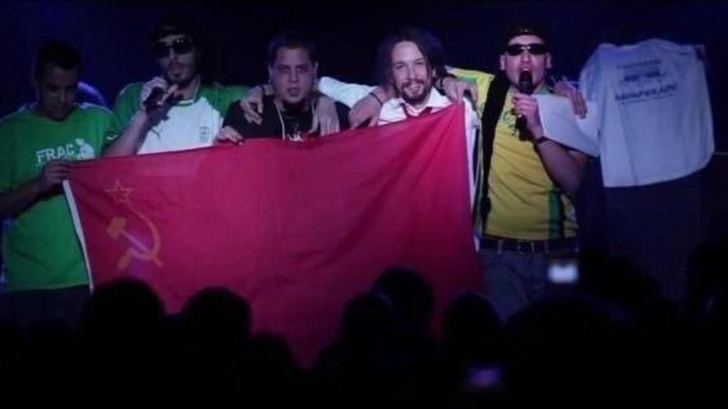 Iglesias, con la bandera de la URSS en un acto organizado por él en su época de activista político.