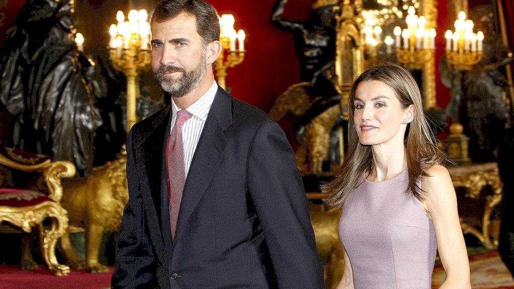 Letizia con look rosa palo.