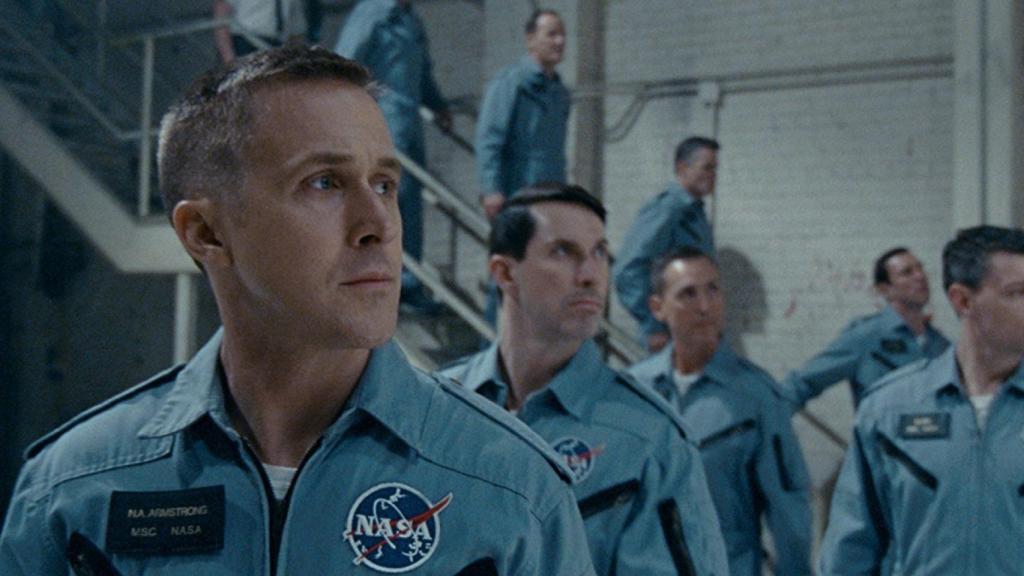 Ryan Gosling, caracterizado como Neil Armstrong en una escena de la película