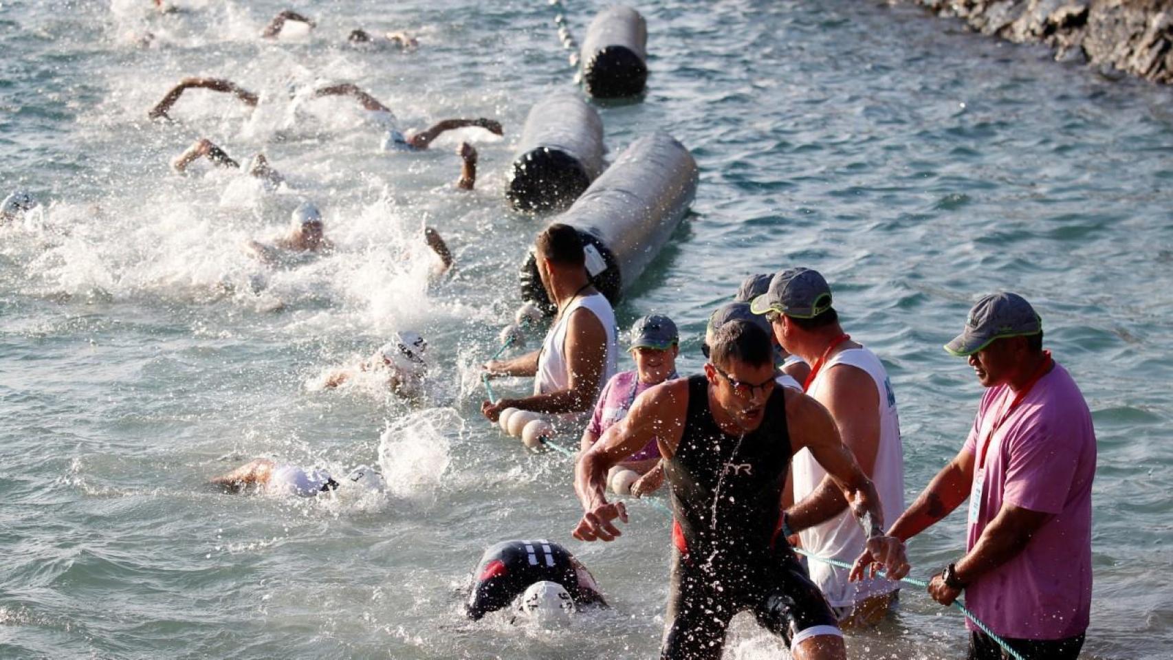 Triatletas, durante la prueba del año pasado.