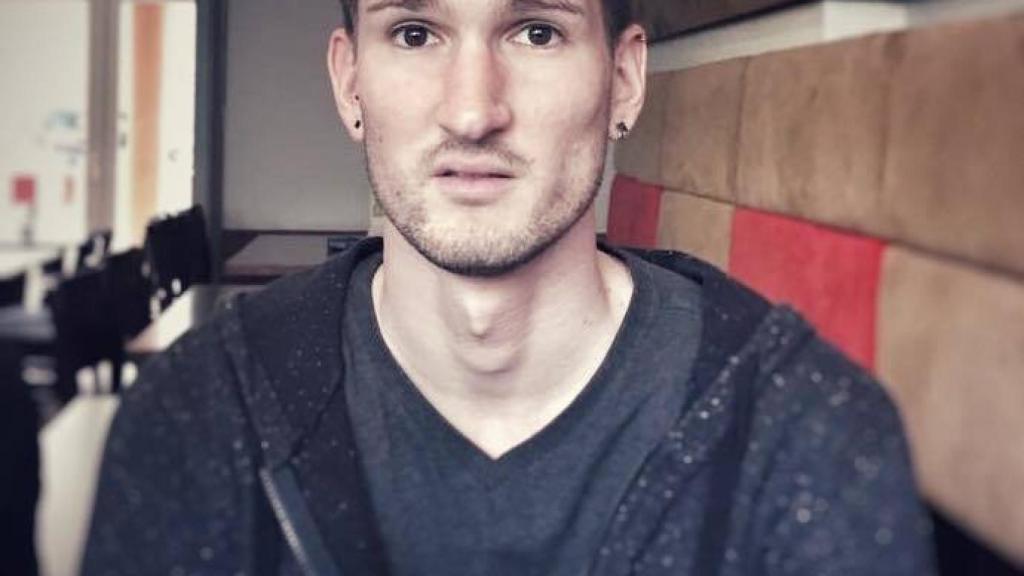 Bastian ha sufrido lo indecible para poder vivir en paz y tranquilidad.