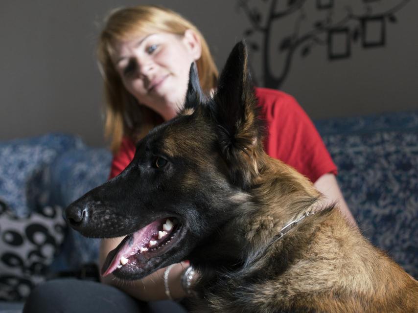 Tatiana posa para EL ESPAÑOL junto a Liven.