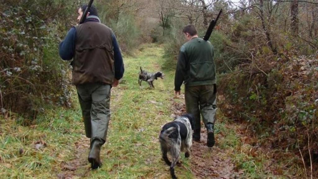Cazadores en una imagen de archivo