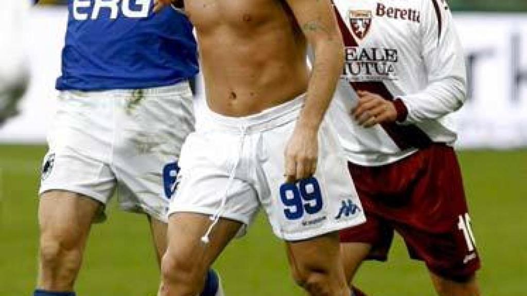 Cassano , tras ser expulsado