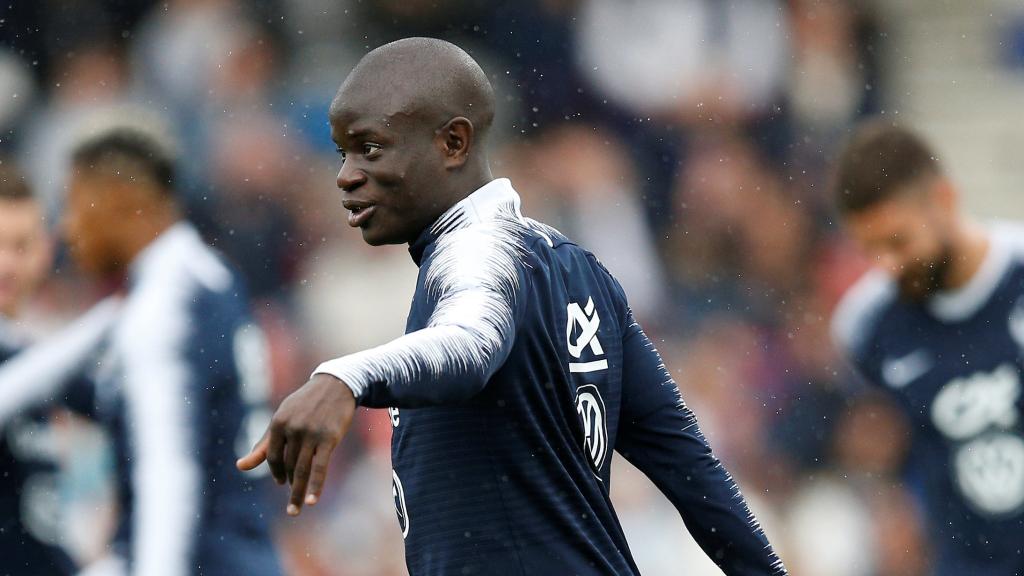 Kanté y Mbappé calentando antes de un partido