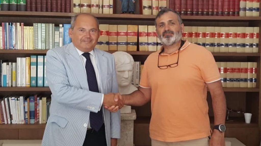 El abogado Luis Romero (i) junto a Casimiro Villegas.