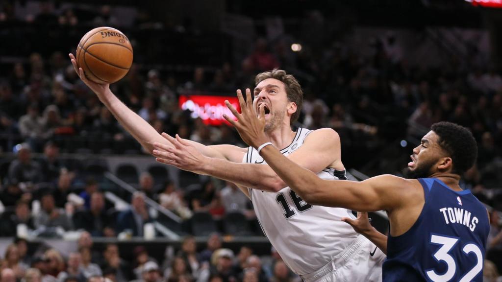 Pau Gasol supera a  Karl-Anthony Towns.