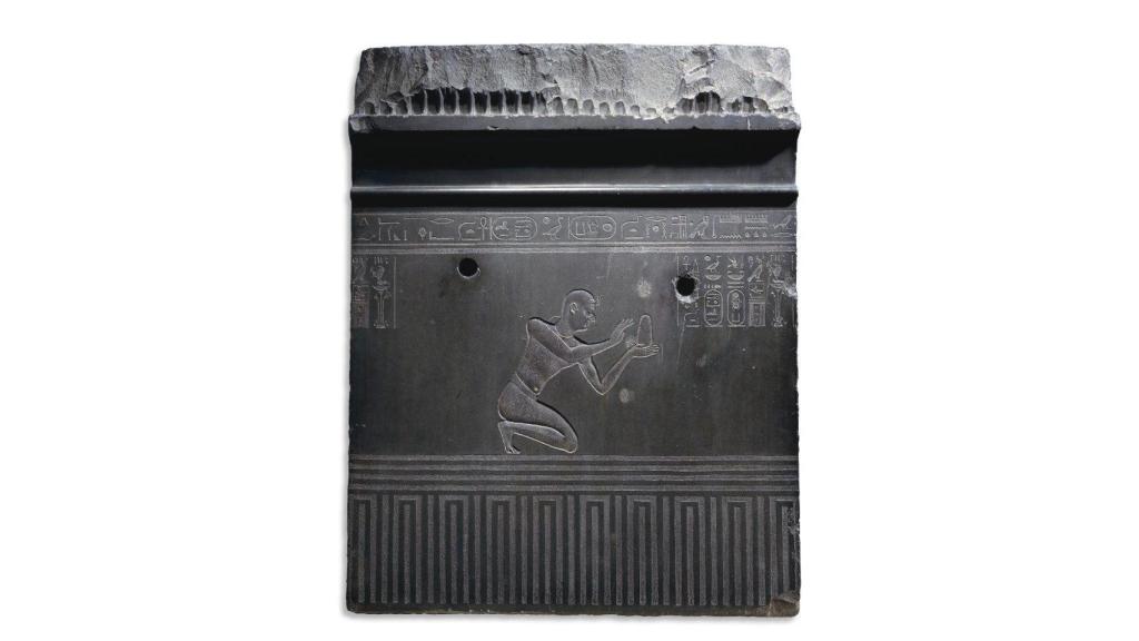 Losa con la representación de Nectanebo I