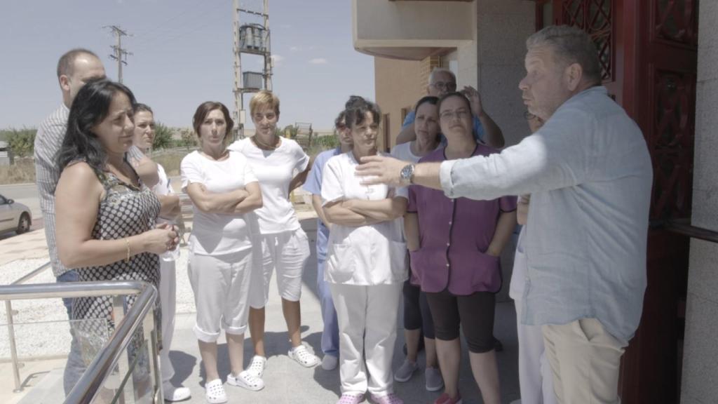Chicote a las puertas de una residencia de ancianos.