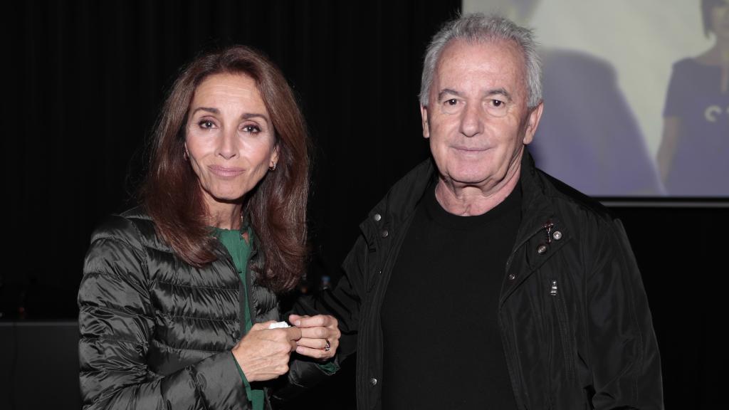 Víctor Manuel y Ana Belén durante el acto de Concha García Campoy.