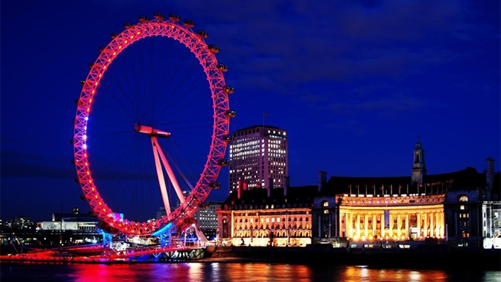 Monumentos iluminados por el Día Mundial del Cáncer de Mama