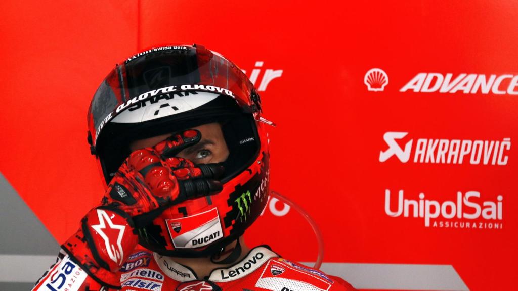 Jorge Lorenzo, en el box de Ducati en el circuito Twin Ring Motegi.