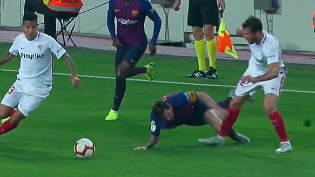 Messi se lesiona del codo tras una fea caída