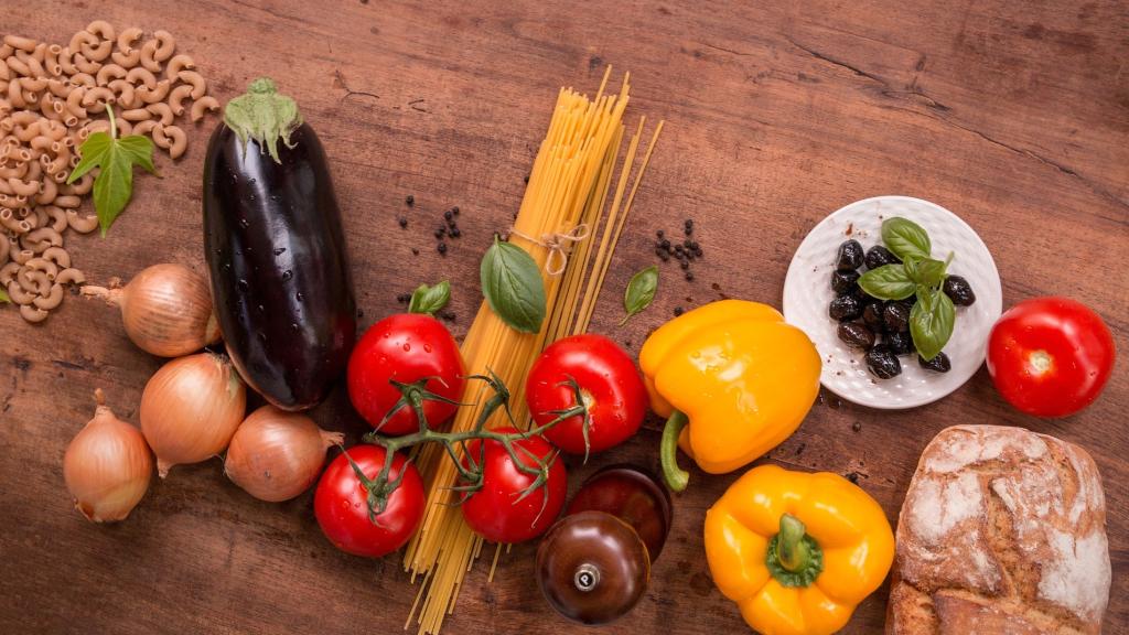 Algunos de los alimentos que pueden integrar el plato ideal propuesto por la Universidad de Harvard.