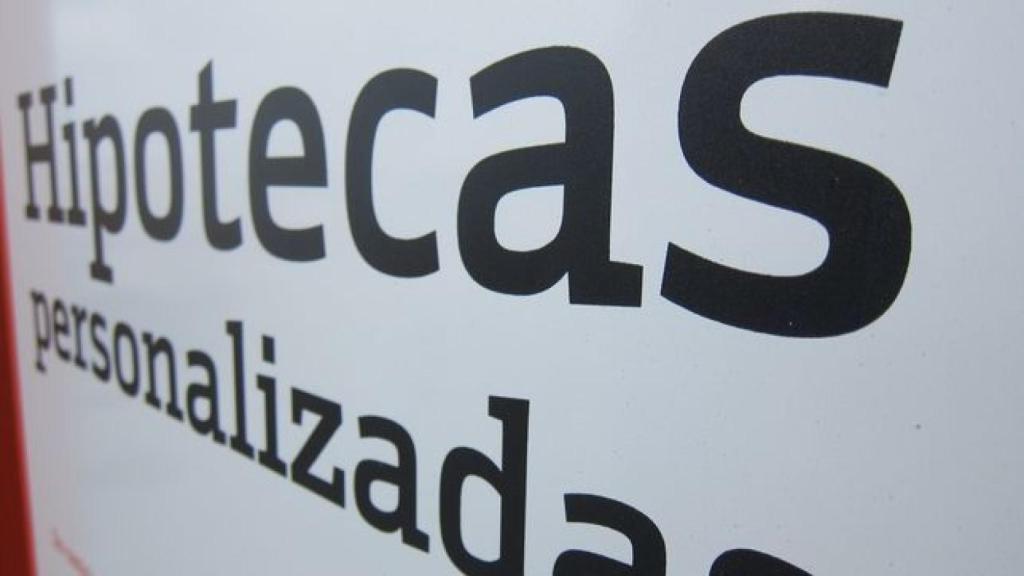 Cartel publicitario de las hipotecas de un banco.