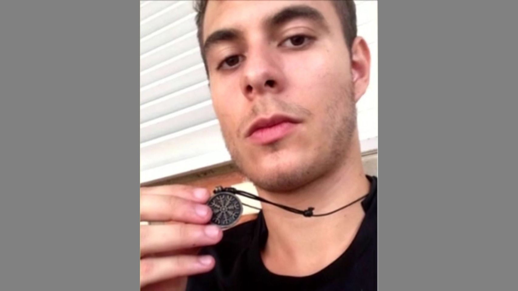 Un selfi de Patrick con su símbolo fetiche