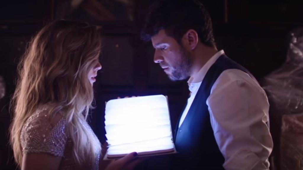 Miriam y Pablo López en el videoclip de 'No!'