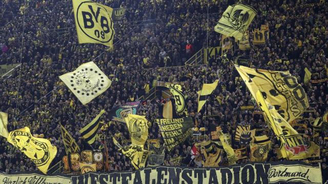 La grada del Signal Iduna Park en un duelo de Champions League.