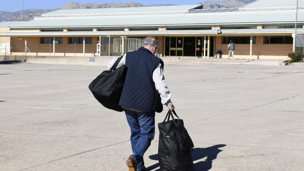 Rodrigo Rato ingresando en la prisión de Soto del Real.