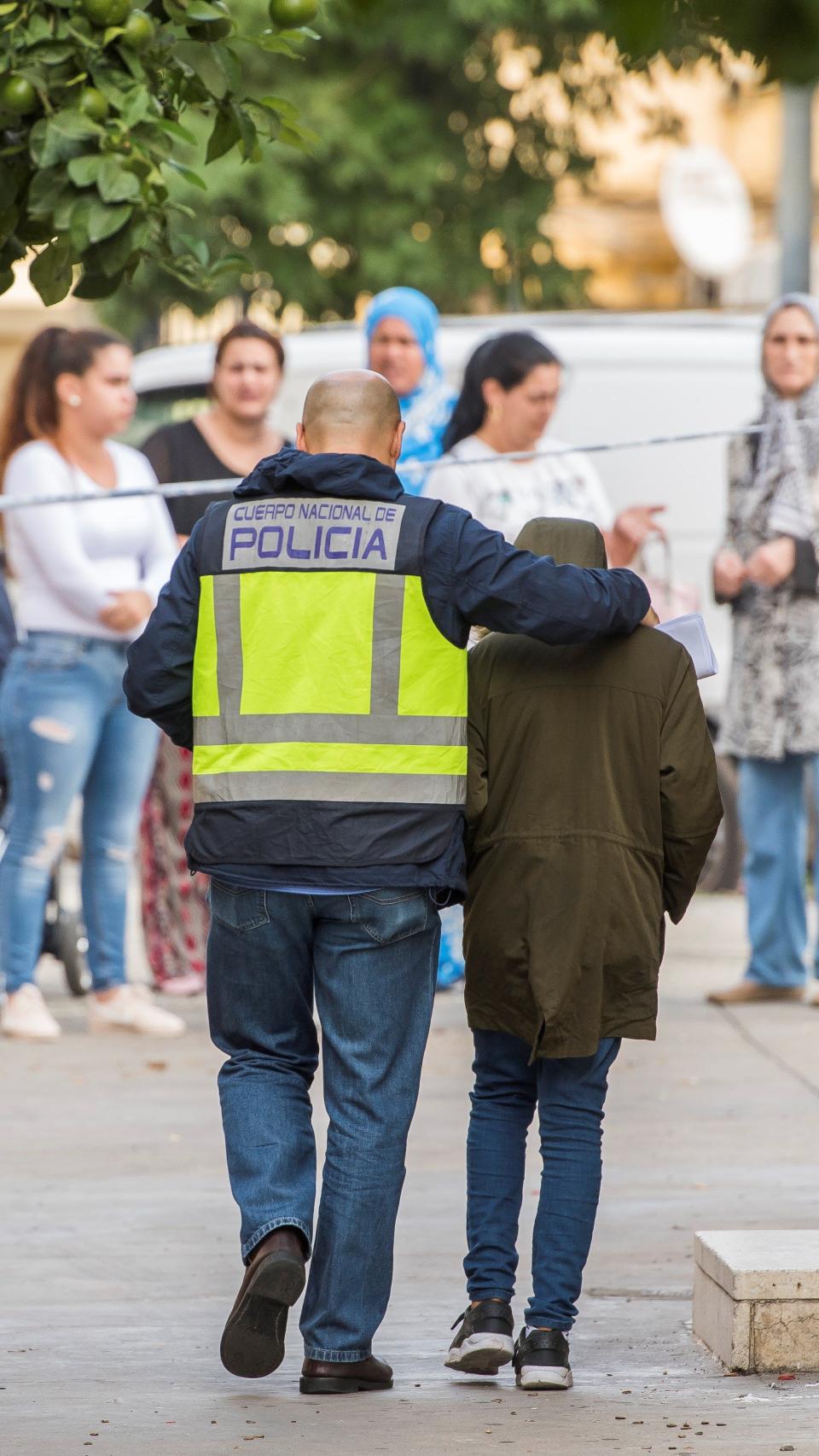 El hijo menor de edad encontró en la mañana del martes su madre de 36 años apuñalada
