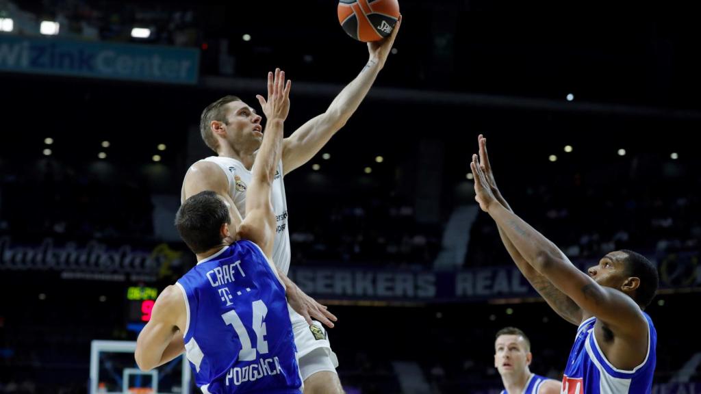 Causeur realiza una penetración ante el Buducnost