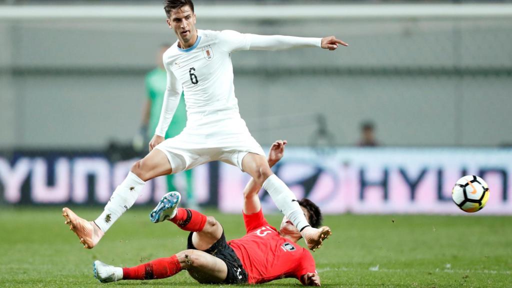 Bentancur en un encuentro con Uruguay