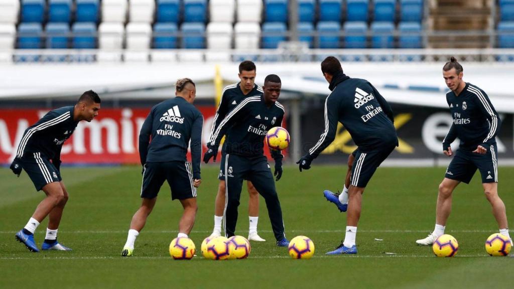 Vinicius entrenándose en Valdebebas junto a sus compañeros