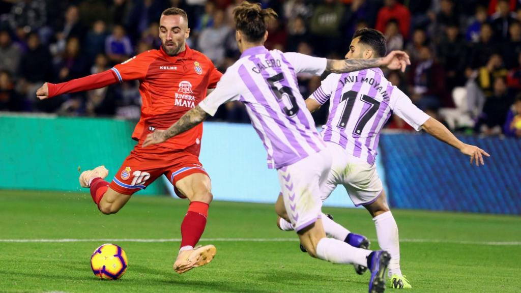 Darder dispara frente a dos defensas