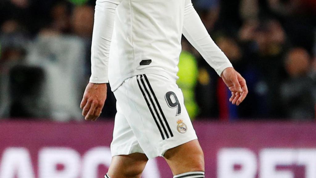 Benzema, cabizbajo en El Clásico