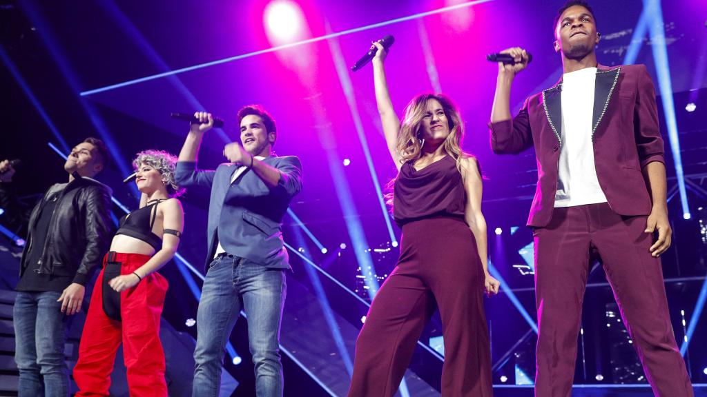 Algunos de los concursantes sobre el escenario.