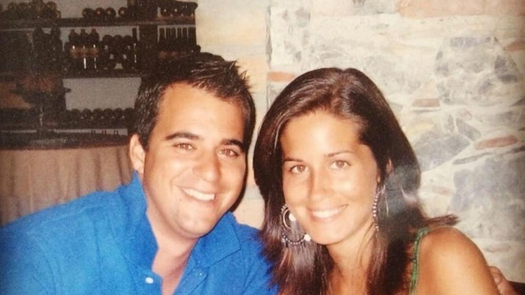 Álex Cruz y su mujer, la presentadora Isabel Jiménez de cena.