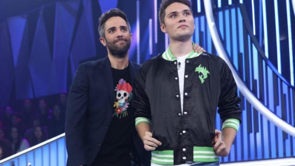 Damion junto a Roberto Leal.