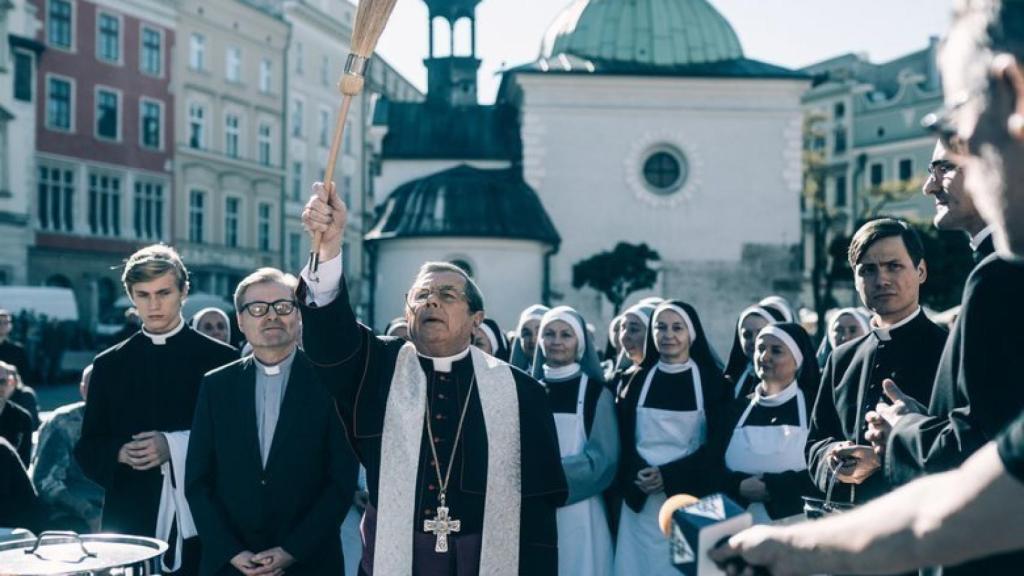 Fotograma de la película Kler (clero).