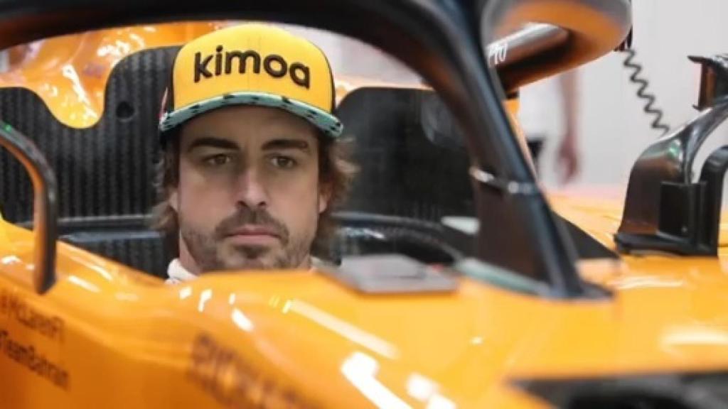 Fernando Alonso, al momento de recibir la llamada de Jimmie Johnson