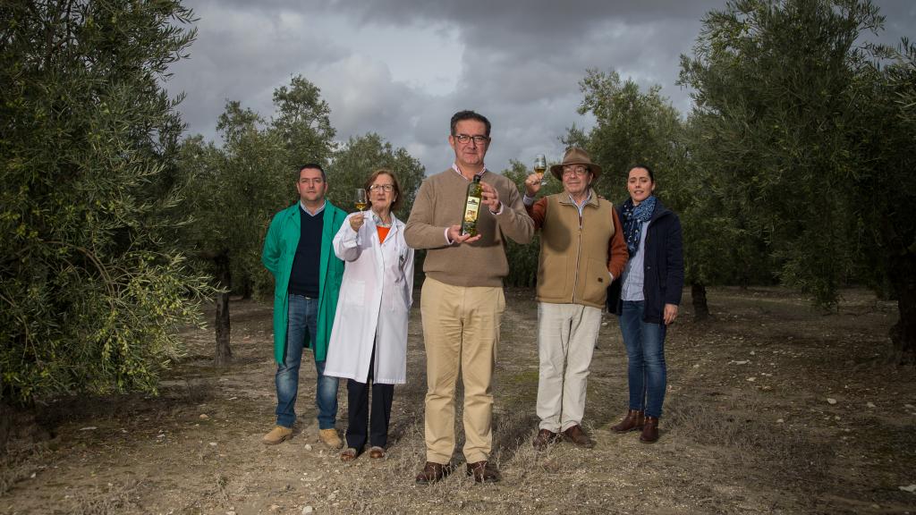 Ricardo, Miguela, Álvaro, Jaime y Rosa, todos forman parte del secreto de Oleoestepa.
